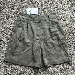 Zara Women’s Pleated High Waisted Bermuda Shorts Size S NEW